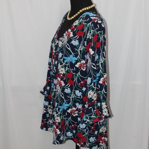 Bobeau Navy Floral Long Sleeve and V-neck Top - Picture 3 of 11